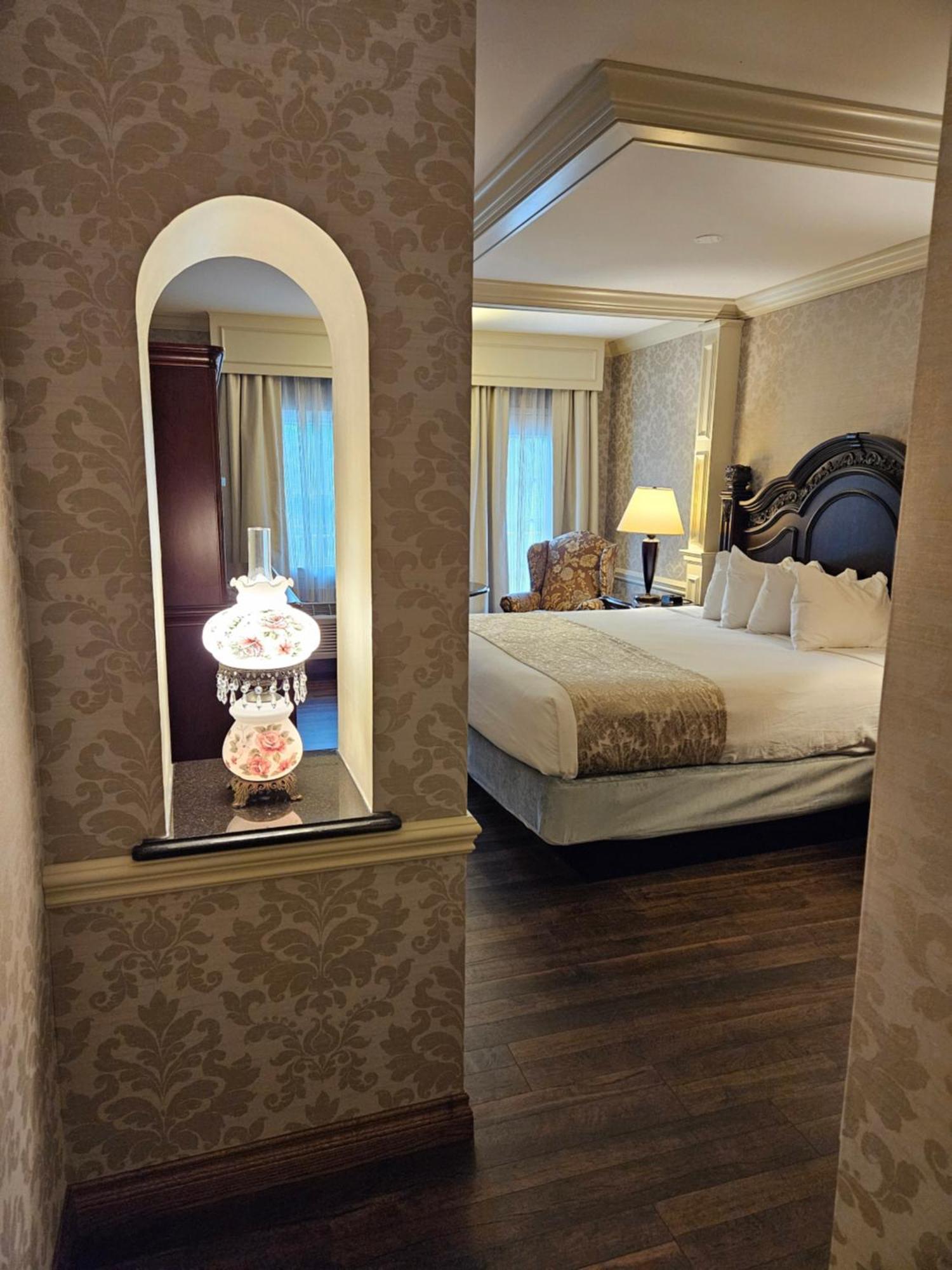 Fulton Steamboat Hotel 3*
