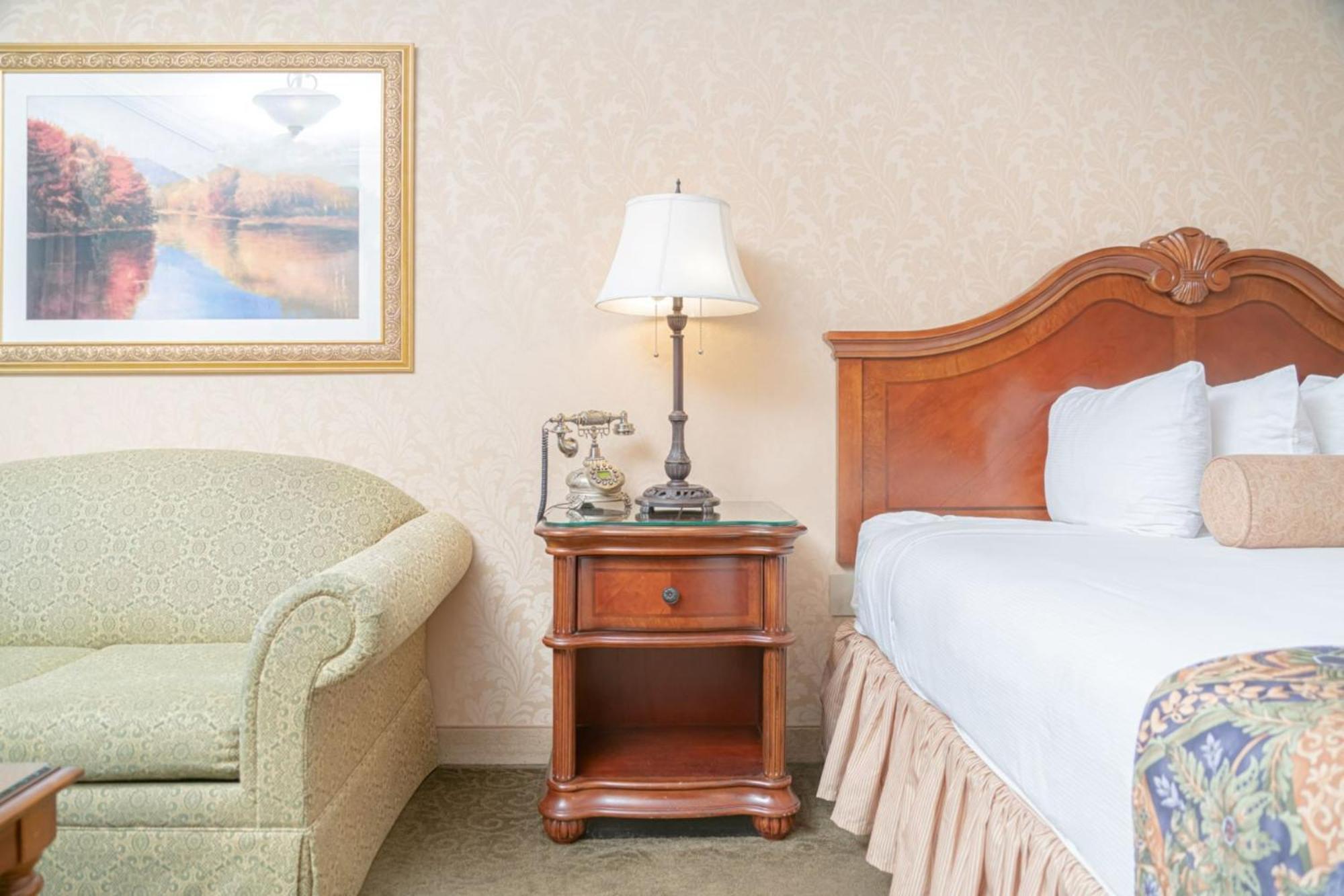 Fulton Steamboat Hotel 3*