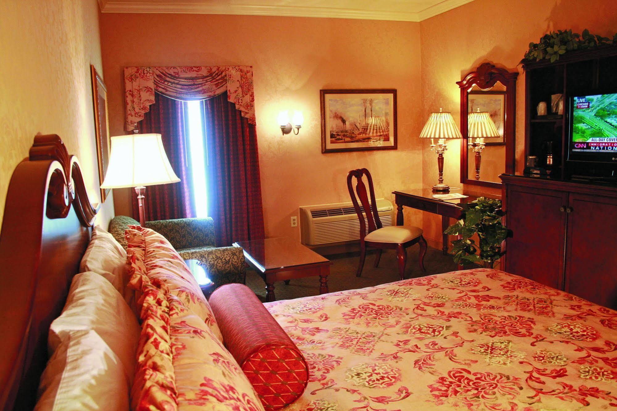 Fulton Steamboat Hotel 3*